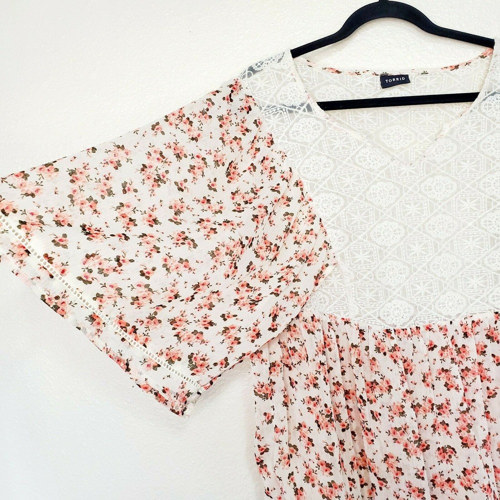 Torrid‎ Women's White & Pink Floral Embroidered Sheer Flowy Blouse. Size 0/L - Picture 3 of 5